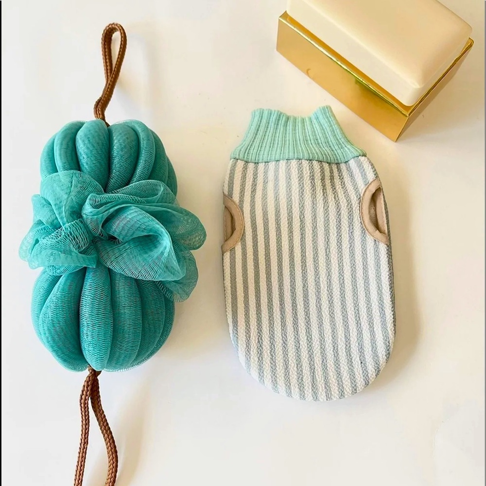 Bundle of 2/ 1 body and bath remove dead skin & 1 loofah